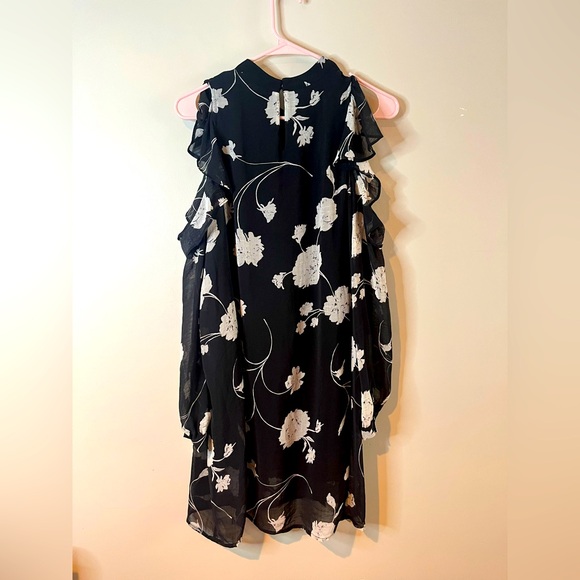 Le Lis Black Floral Long Sleeve Cold Shoulder Mini Dress - Picture 6 of 7